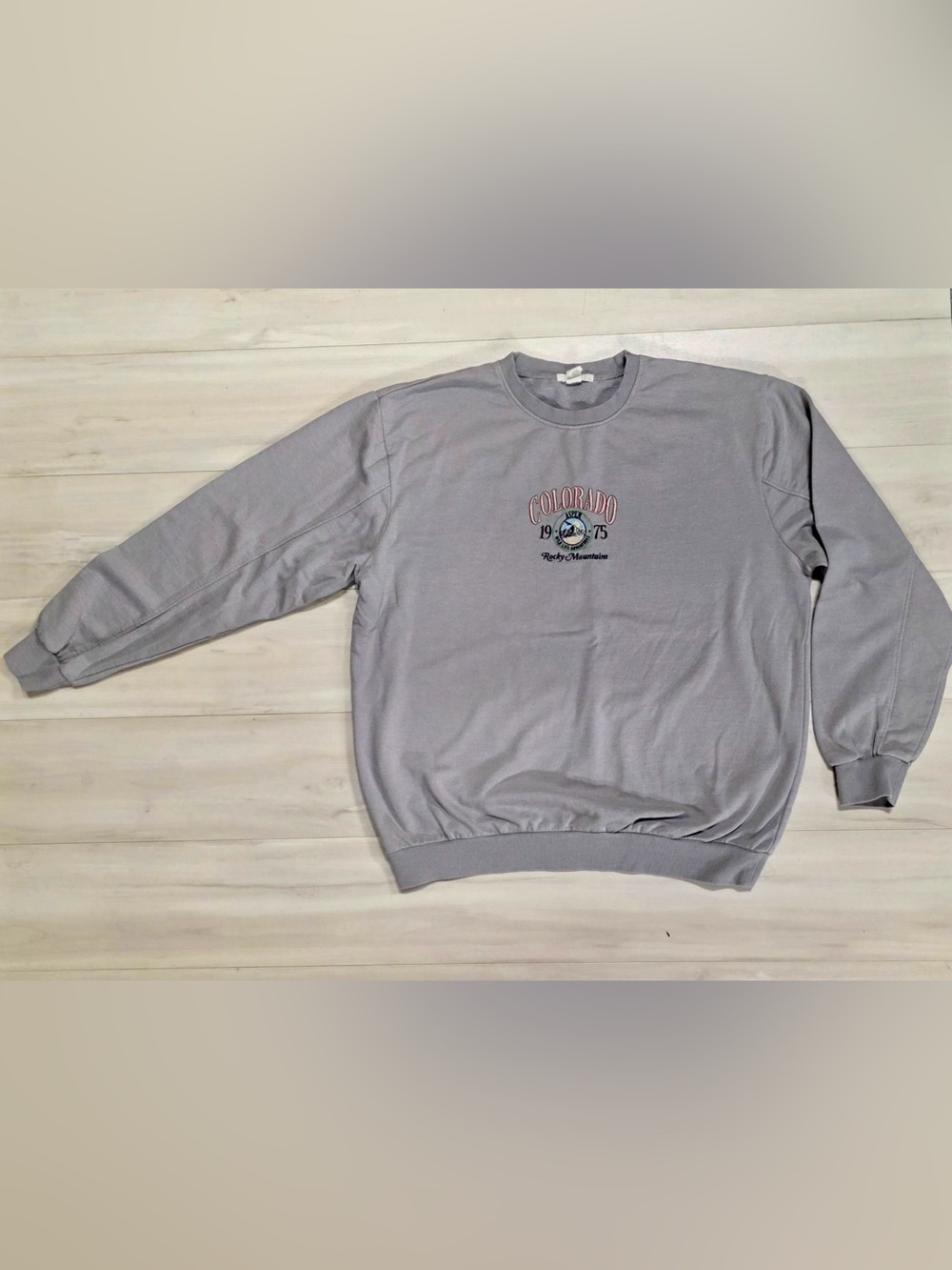 Colorado Aspen 1975 Graphic Crewneck Sweater - Light Gray